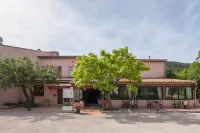 Lou pèbre d'aï Hotels near Cascade du Latay