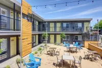 Americana Modern Hotel Các khách sạn ở Redding
