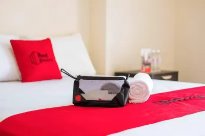 RedDoorz Syariah @ Jatiwangi Guest House 2 Cafe & Resto Hotel dekat Wisata Situ Cipanten