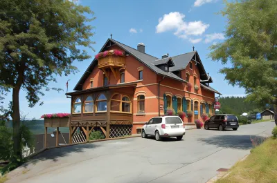 Berggasthaus & Pension Schöne Aussicht فنادق في Erlbach
