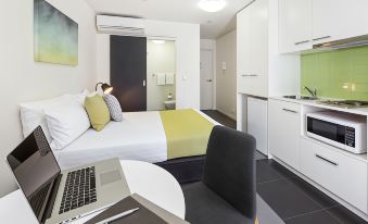 City Edge North Melbourne Apartment Hotel