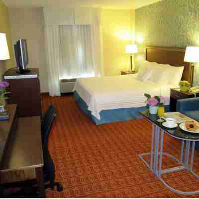 Fairfield Inn & Suites Toronto Airport Rooms
