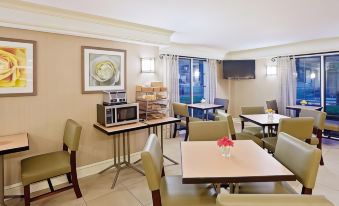 Norwood Inn & Suites Indianapolis