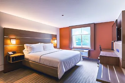 Holiday Inn Express & Suites Lincoln East - White Mountains Các khách sạn ở Grafton County