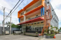 Mel's Inn Manado Hotels near Casa de Lotus