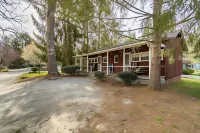 Highland Lake Inn & Resort - Flat Rock Hotels in Flat Rock
