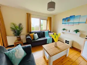 Summer Breeze - Cosy & Warm Holiday Home in Youghal's Heart - Family Friendly - Long Term Price Cuts