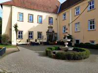Pałac Lasów Hotels in Piensk