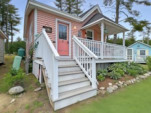 Lighthouse - Q991 Near Sandy Gorgeous Ogunquit Beach 2 Bedroom Cabin by Redawning