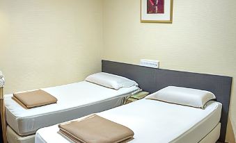Amrise Hotel Express (Check in at 10PM, Check out at 09AM)