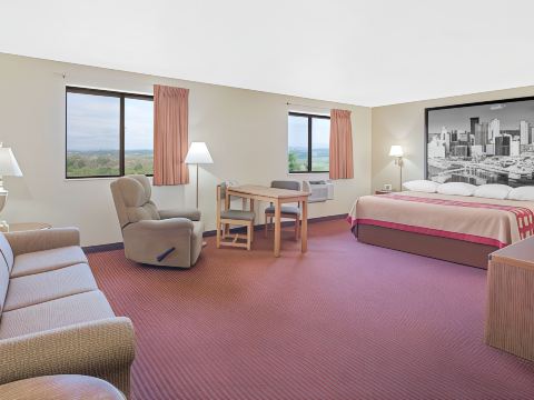 Super 8 by Wyndham Altoona