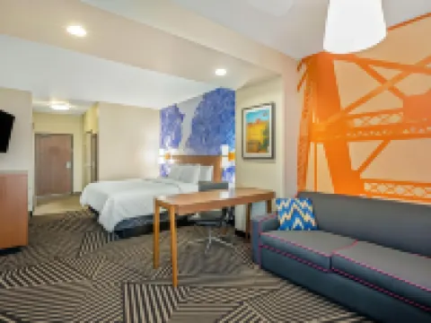 La Quinta Inn & Suites by Wyndham Waco Downtown - Baylor Hotels in Waco