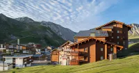Hôtel Village Montana by Les Etincelles Hôtels à proximité de : Le Lagon Tignes