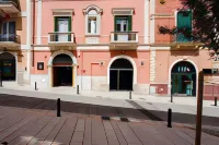 Palazzo Della Fontana Отели рядом с достопримечательностью «Piazza delle costellazioni»