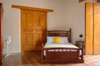 Colonial Charm with Private Pool Steps from Central Plaza Hotels in 
