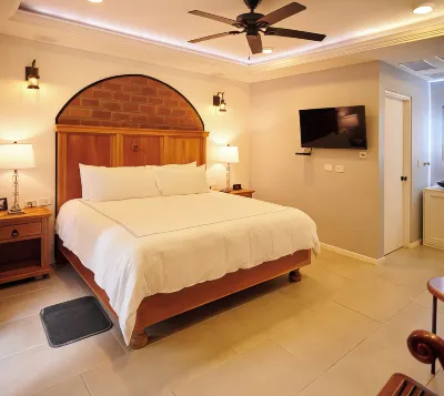 Hacienda Valentino Hotels near El Santuario