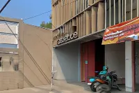 RedDoorz near RS Lira Medika Karawang Hotel di Karawang Timur