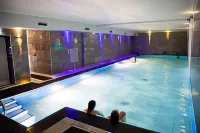 Holly Lodge Guest House with Free Off Site Health Club - piscine