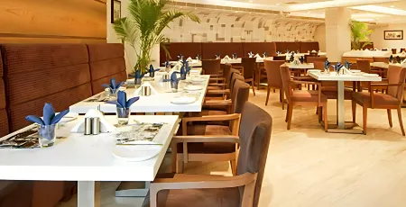 Hiltop Hotel Отели рядом с достопримечательностью «Серай Мангров Парк»