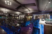Tigh-Na-Mara Seaside Spa Resort - bar