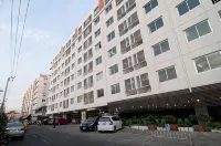 Centric Place Hotel Hoteles cerca de JODD FAIRS Rama 9