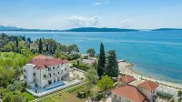 Hotel Riva Kaštela with Swimming Pool Hotels in Kaštel Novi