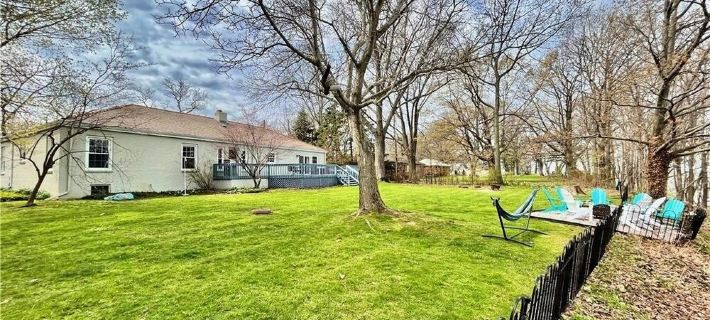 LUXURY WATERFRONT HOME w/PRIVATE BEACH w/BBQ PATIO Hoteles en Condado de Ashtabula