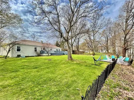 LUXURY WATERFRONT HOME w/PRIVATE BEACH w/BBQ PATIO