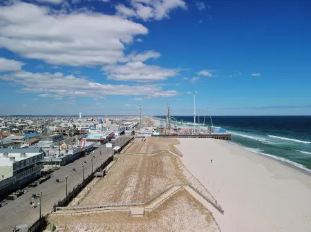 Family Fun! Updated!! 3Br, 2FB Condo 2 Blocks from Beach & Boardwalk.