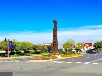 Large Bethany home private waterfront near food shops ice cream minigolf & beach