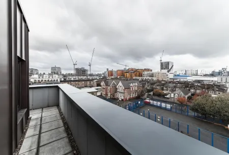 Hybrid Resi - Greenwich Отели рядом с достопримечательностью «Барьер Темзы»