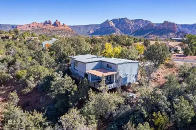 Uptown Hideaway-Modern Luxury/Amazing Views/Uptown Sedona/Walk to Shops&Dining Hotels in Uptown