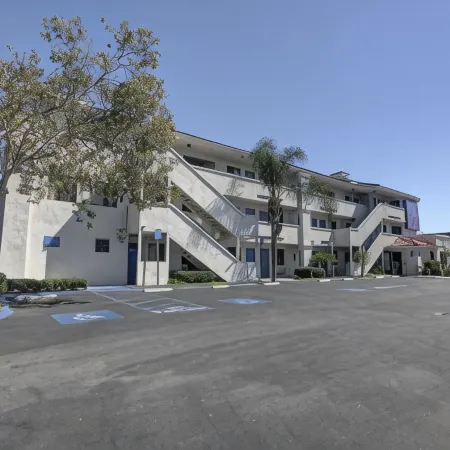 Motel 6 Bellflower, CA - Los Angeles