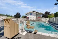 Motel 6 Bellingham, WA - Pools
