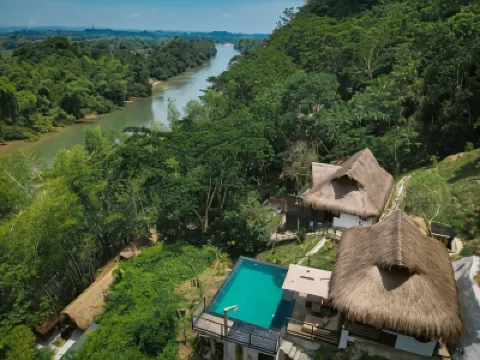 Refugio Monte Oscuro Hotels in 