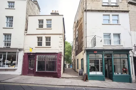 The Roof Terrace Maisonette - City Centre Отели рядом с достопримечательностью «Университет Бат»