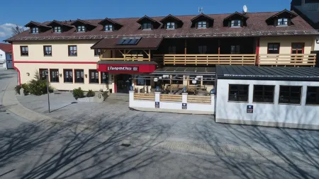 Landgasthof Penn Отели в г. Кюнцинг