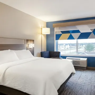 Holiday Inn Express & Suites PRATT by IHG