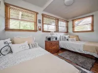 Charming Fair Harbor 3br steps to ocean, sunset view, WiFi, A/C, outdoor shower. Hotels in Fire Island