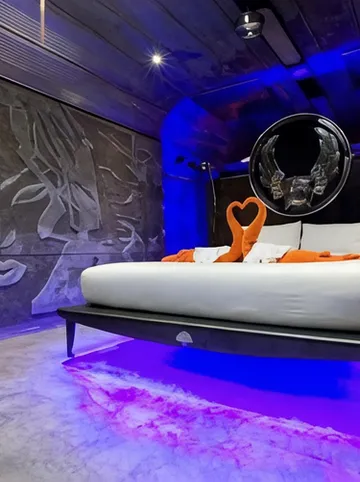 รูปภาพของนิคกี้ แฮนเดิลบาร์