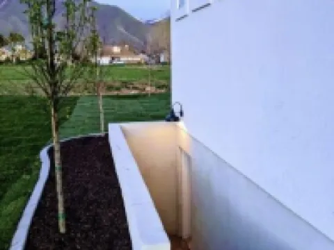 Modern Mapleton Get-a-way Hotels in Mapleton