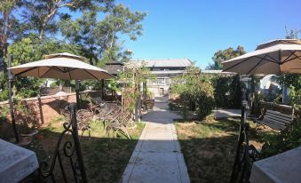 Americas Best Value Inn & Suites-Royal Carriage