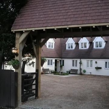 Park Farm Отели рядом с достопримечательностью «Dramatica»