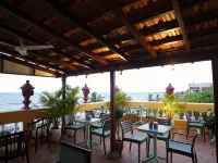 La Plage Seaview Suites Hotels near Old Lighthouse