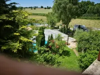 Au Jardin Fleuri Hotels in Parthenay