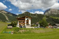 Villa Insam Hotels near Biblioteca Tresl Gruber