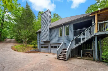 Charming Game Room and Resort Access - Inviting Mountain Retreat Отели в г. Резерфорд