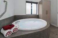 Aubyn Court Spa Motel