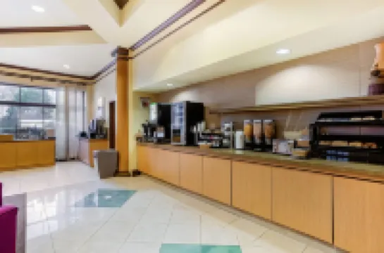 羅利克拉布特里拉昆塔温德姆套房酒店