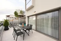 Mgk Complex Suite with Private Pool Ligaria,Made
